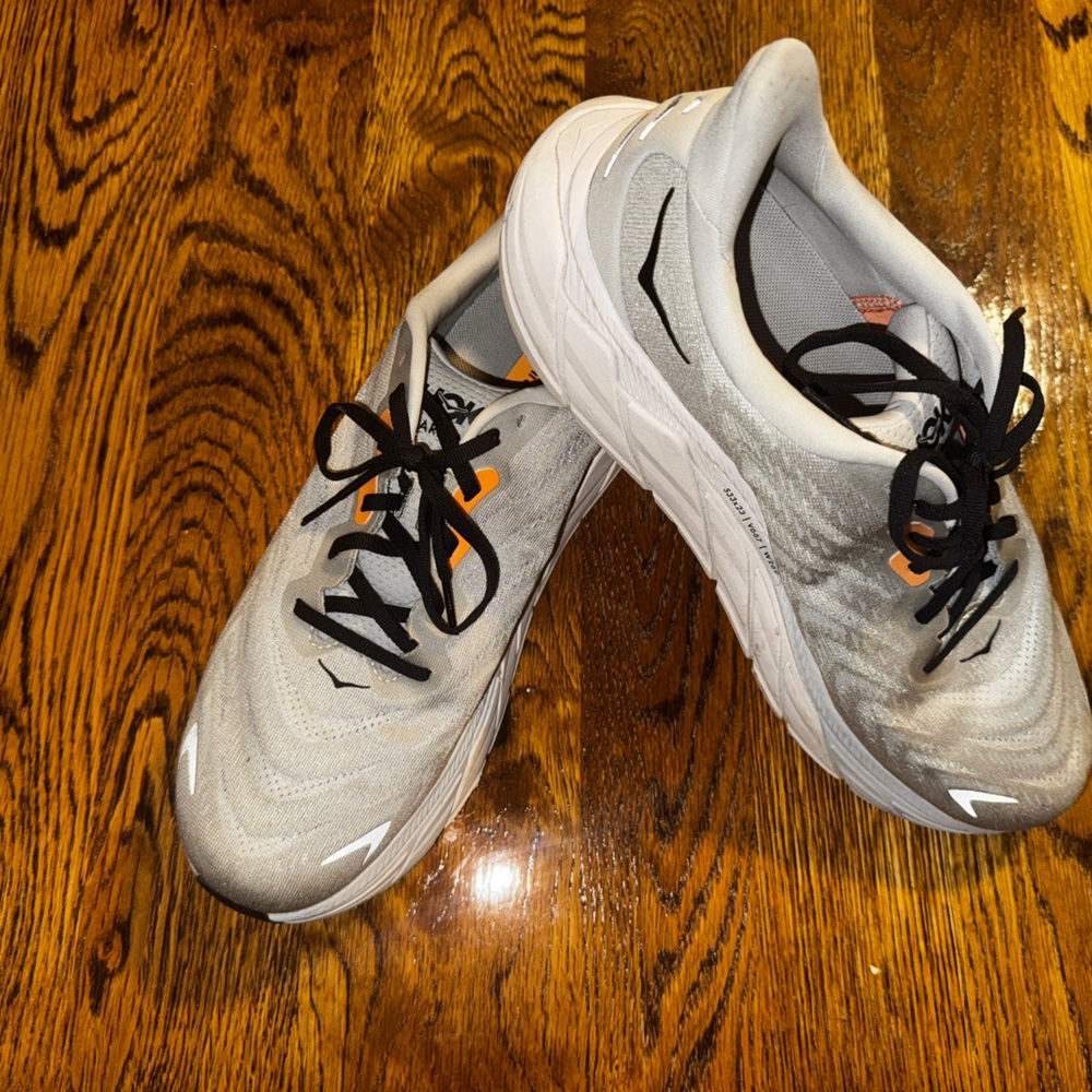 Like New HOKA Arahi 6